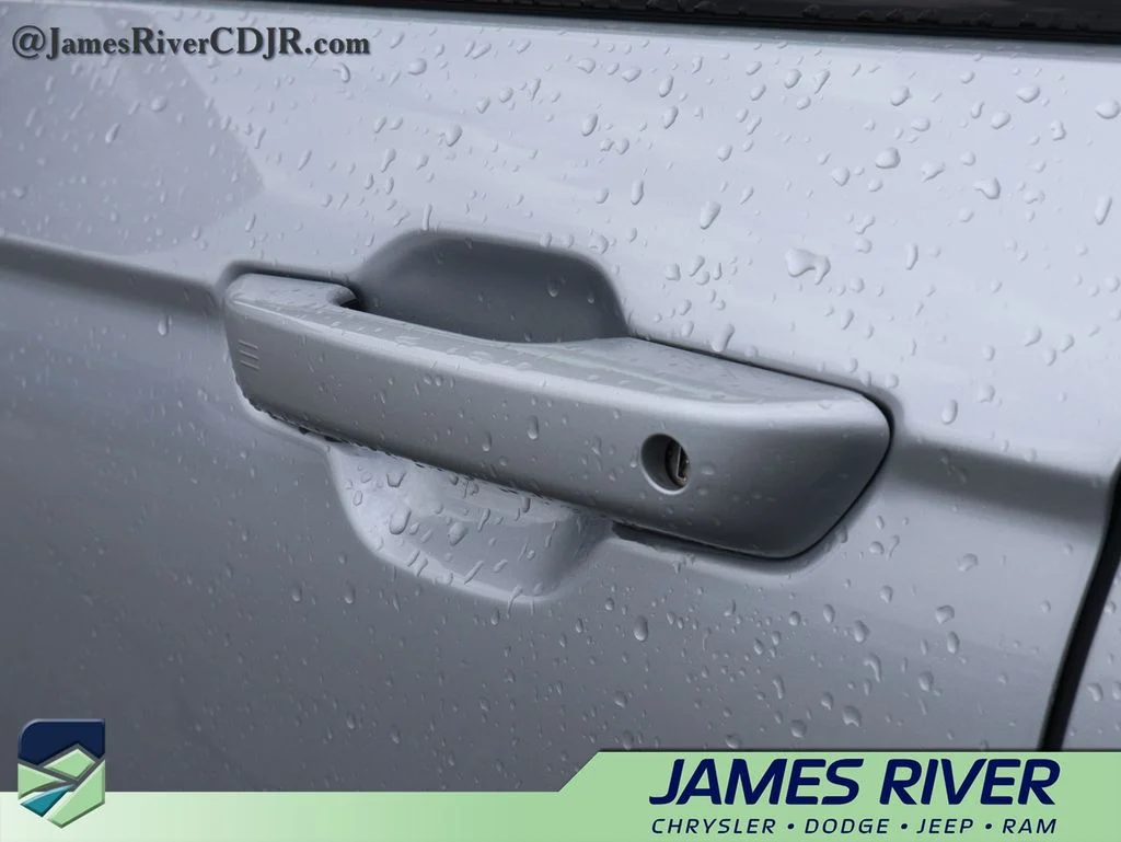 Used 2024 Silver Jeep Altitude image 21