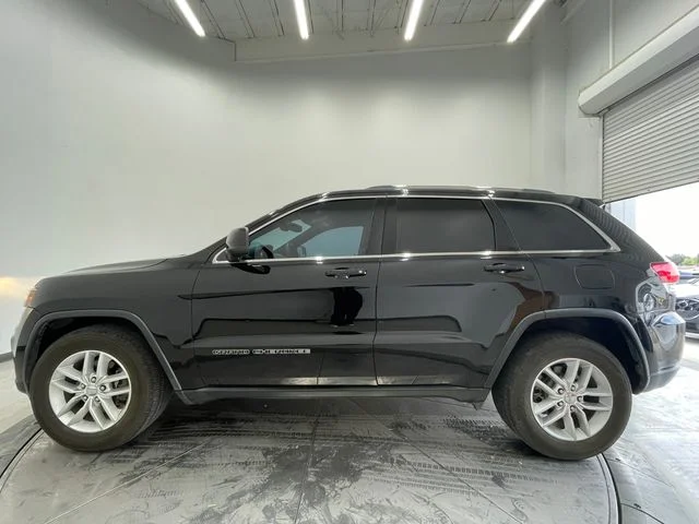 Used 2017 Diamond Black Crystal Pearlcoat Jeep Laredo image 16