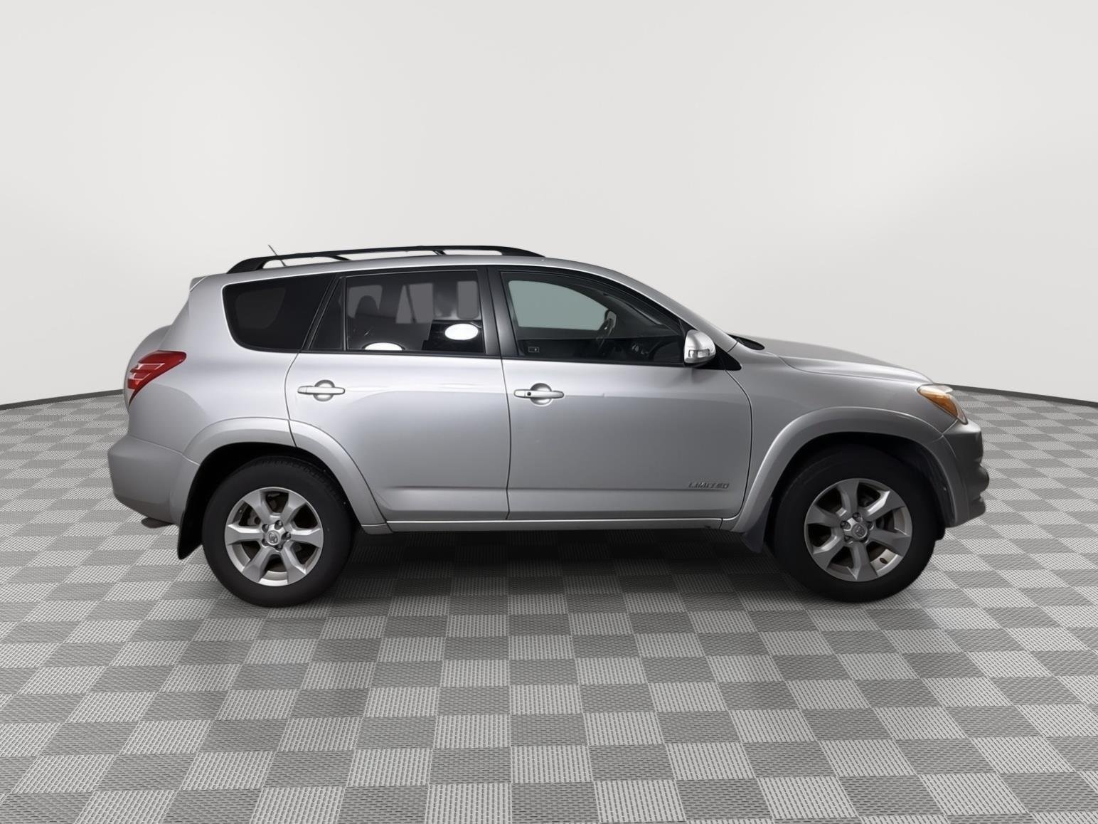 Used 2012 Classic Silver Metallic Toyota Limited image 16