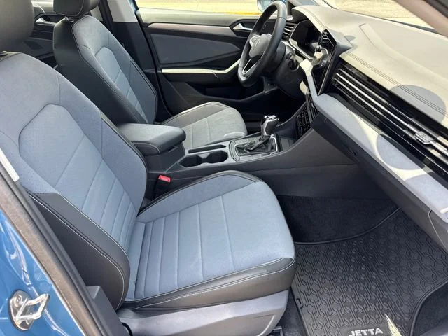 Certified Used 2025 Blue Volkswagen 1.5T SE image 19