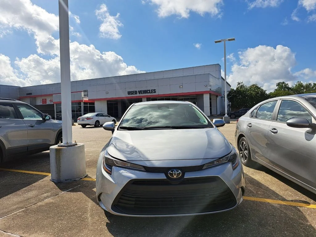 Used 2025  Toyota LE image 2