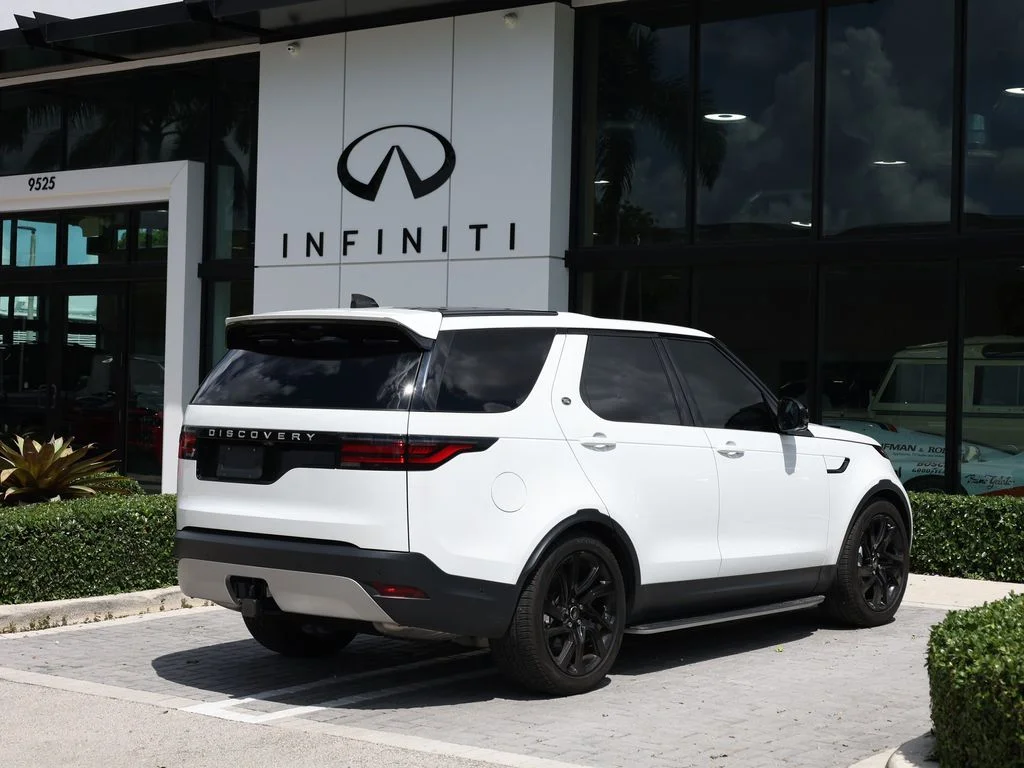 Used 2024 White Land Rover S image 4