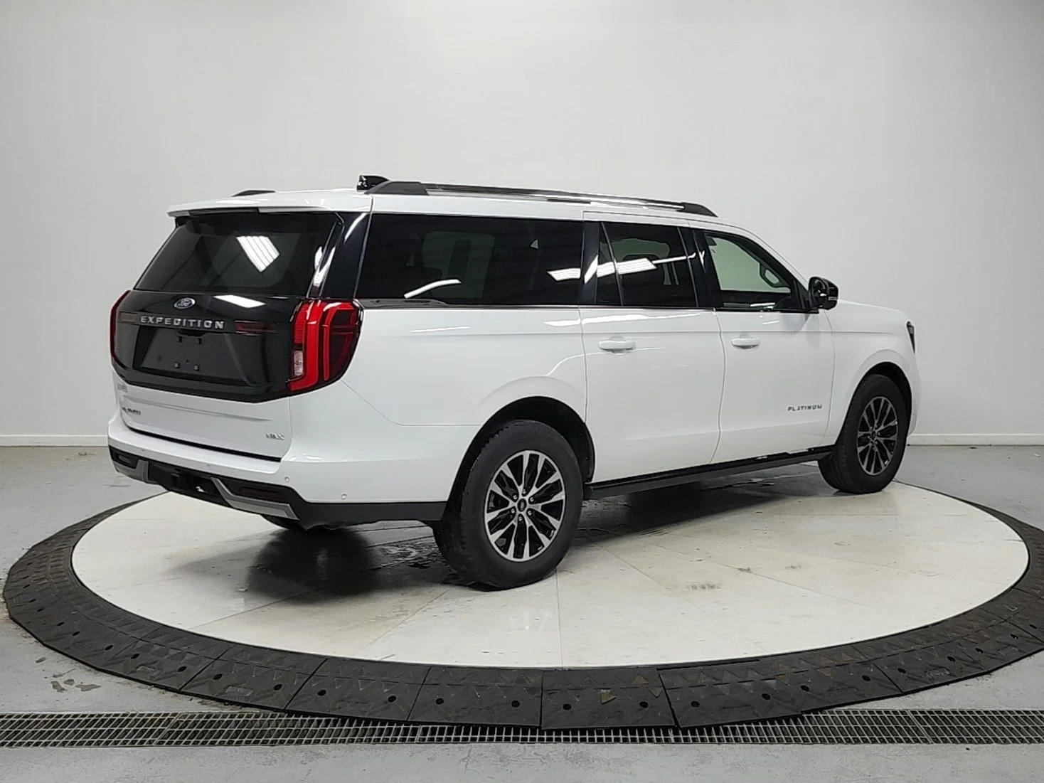 Used 2025 White Ford Platinum image 8