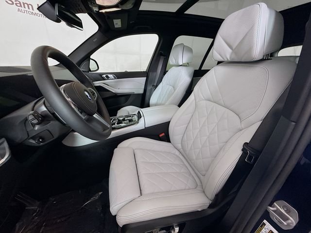 New 2026 Carbon Black Metallic BMW xDrive50e image 22