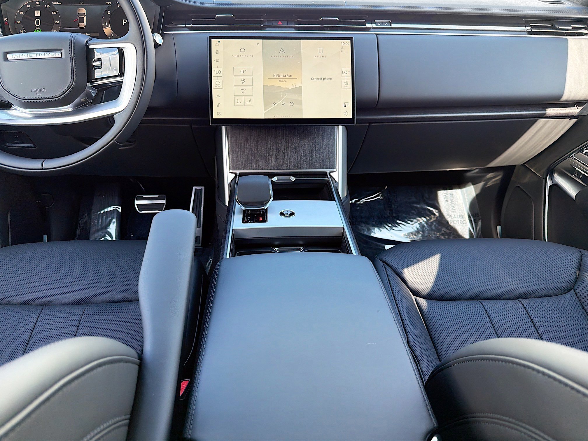 New 2026 Santorini Black LAND ROVER SE 7 Seats image 18