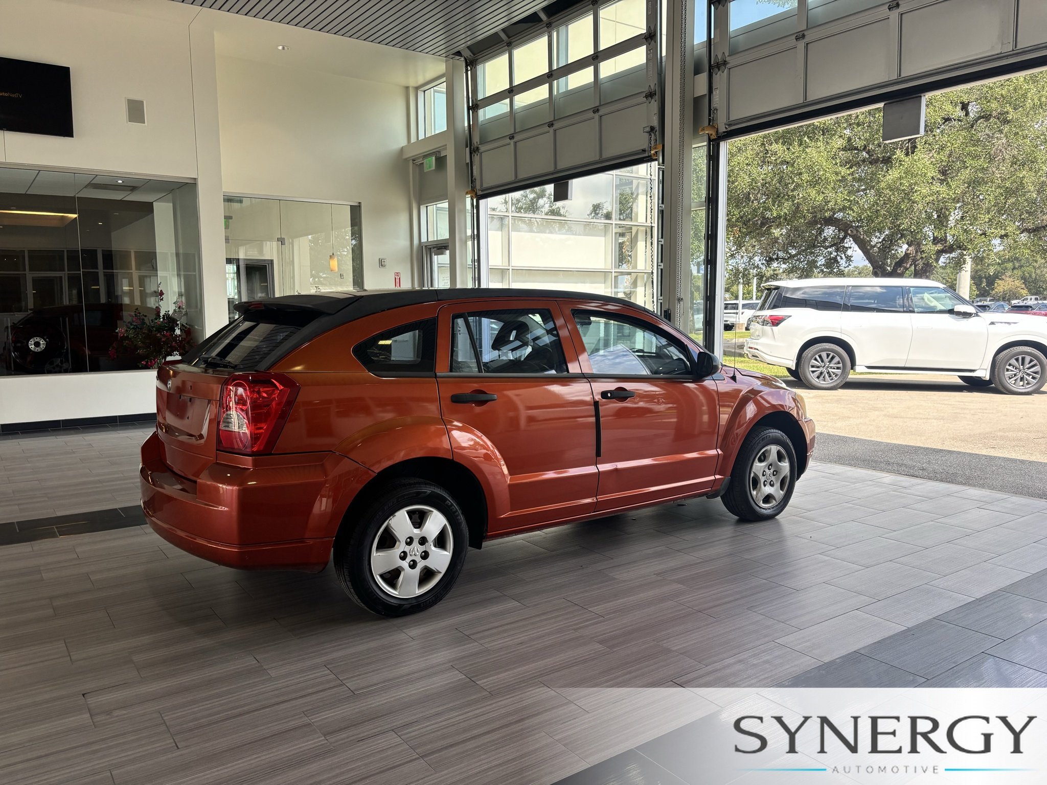 Used 2008 Sunburst Orange Pearlcoat Dodge SE image 5