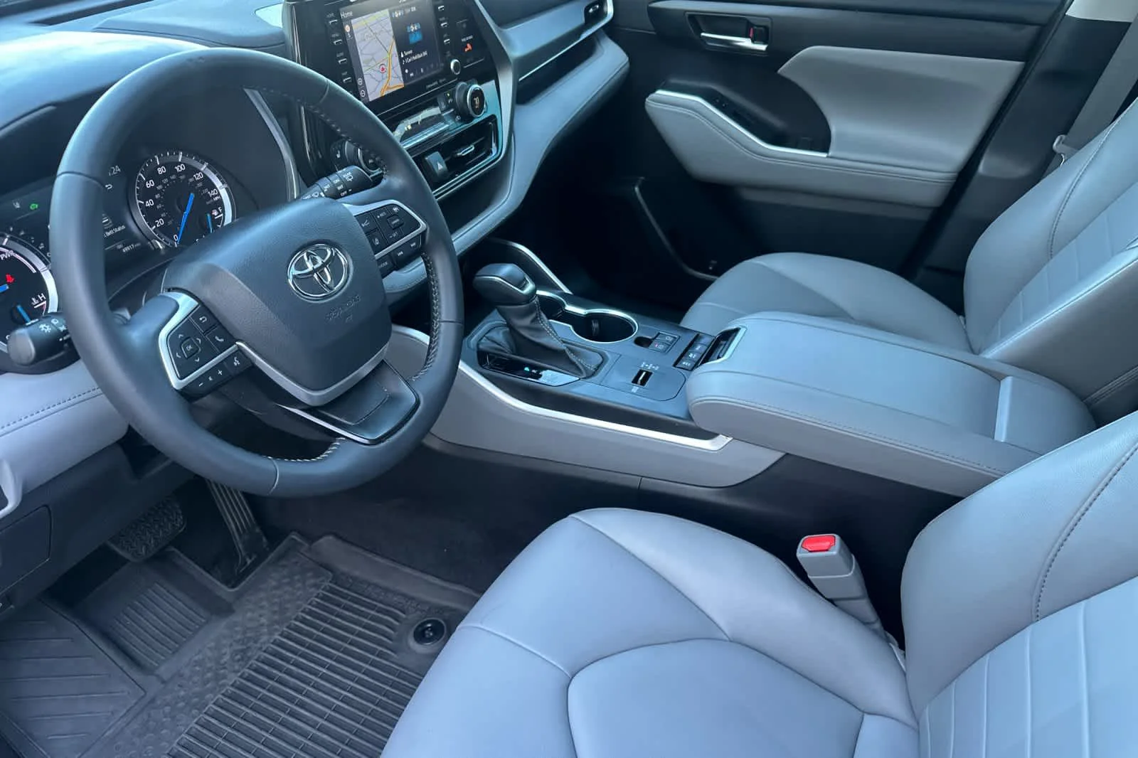 Used 2022 Moon Dust Toyota Hybrid XLE image 11