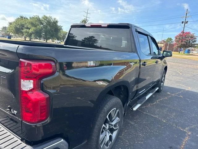 Used 2022 Black Chevrolet LT image 3