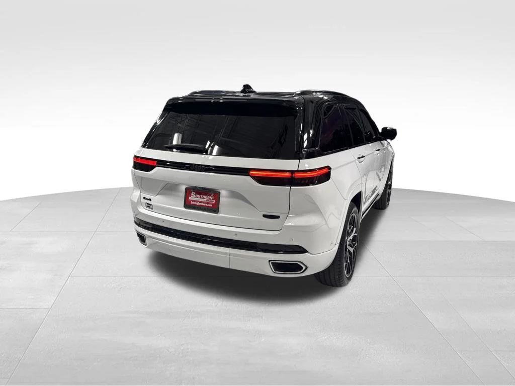 Used 2023 White Jeep Summit Reserve image 8