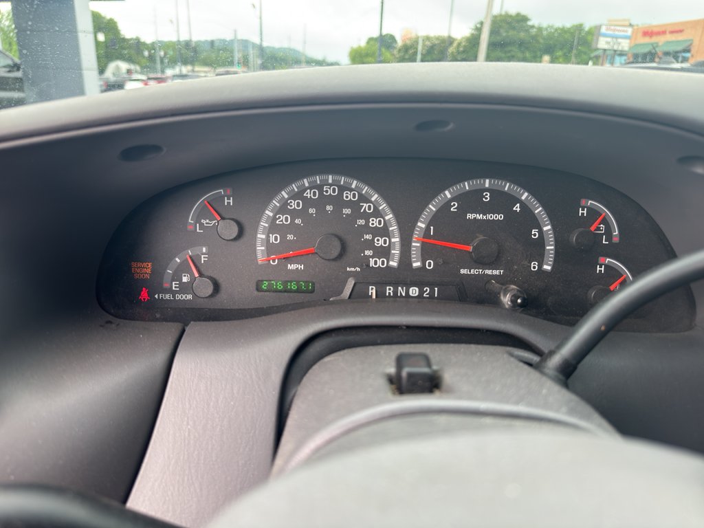 Used 2001  Ford  image 10