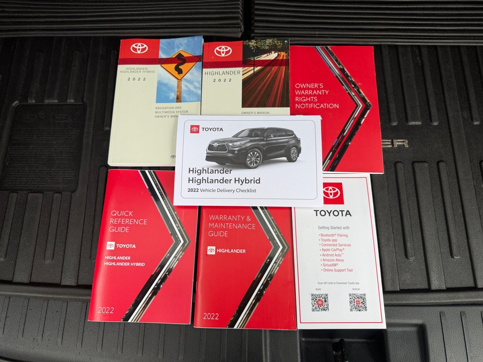 Used 2022 Amber Toyota XLE image 41
