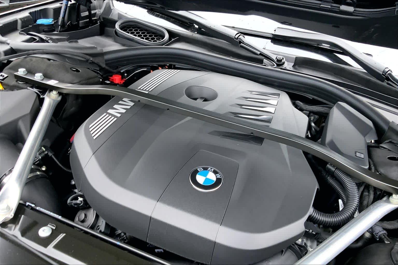 Used 2026 Black Sapphire Metallic BMW 750e xDrive image 17