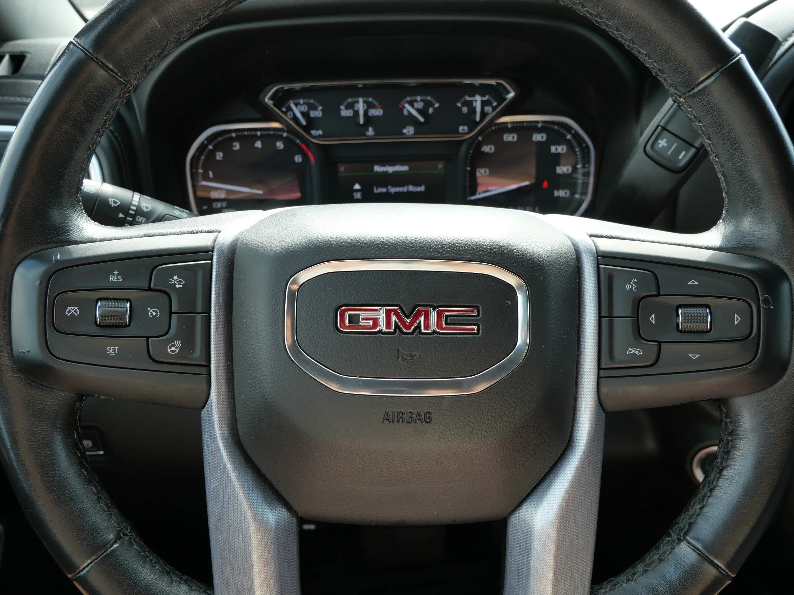 Certified Used 2020 Carbon Black Metallic GMC SLT image 25