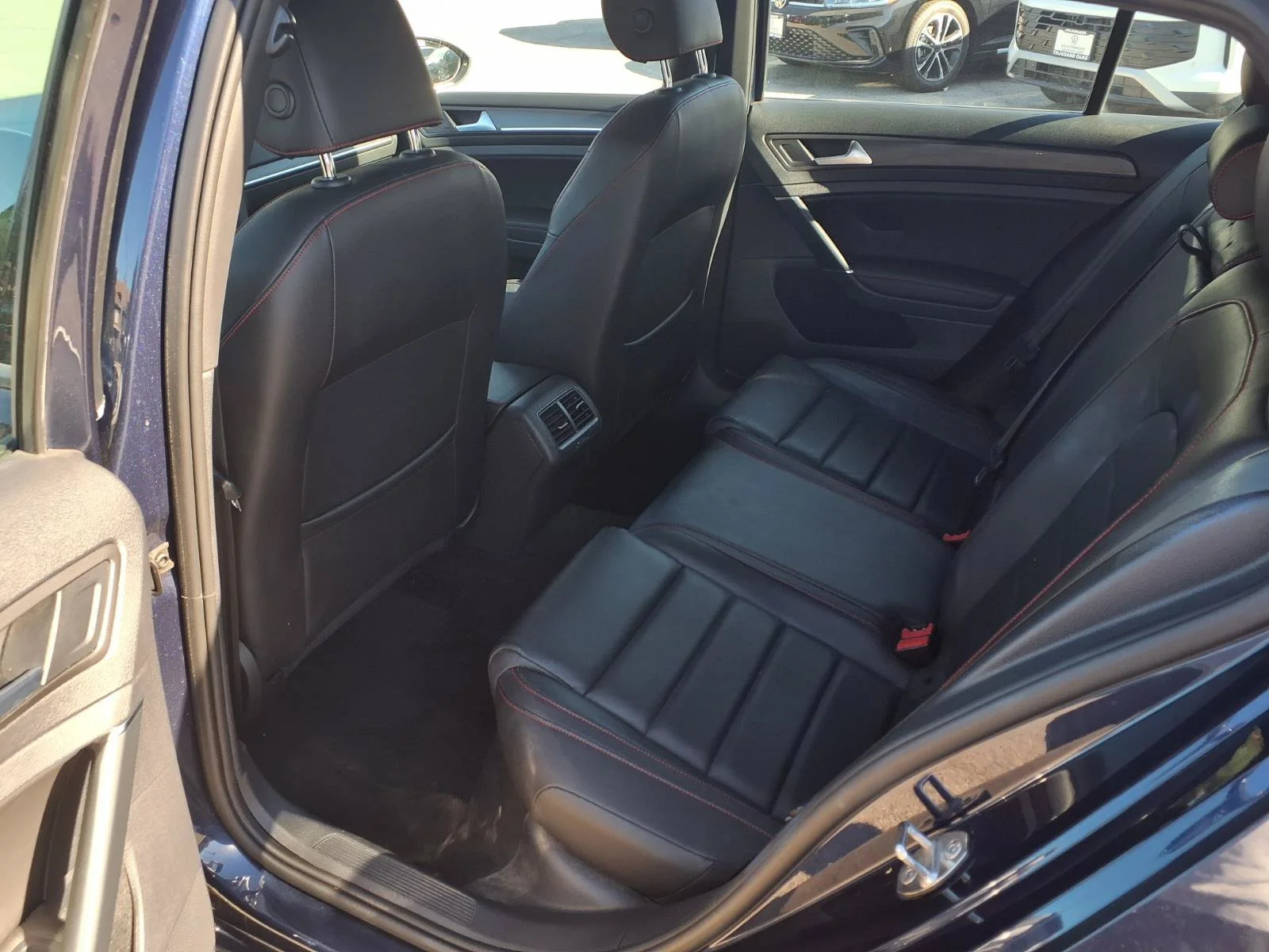 Used 2019 Blue Volkswagen 2.0T SE image 18