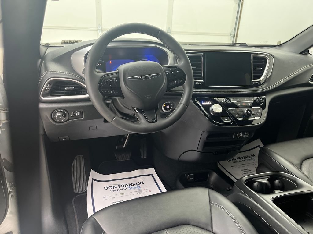 Used 2024 White Chrysler Select S Appearance image 15