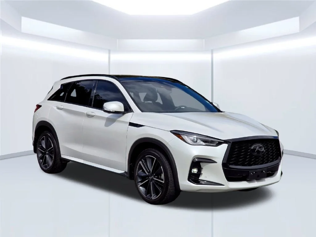 Used 2025 White INFINITI SPORT image 14