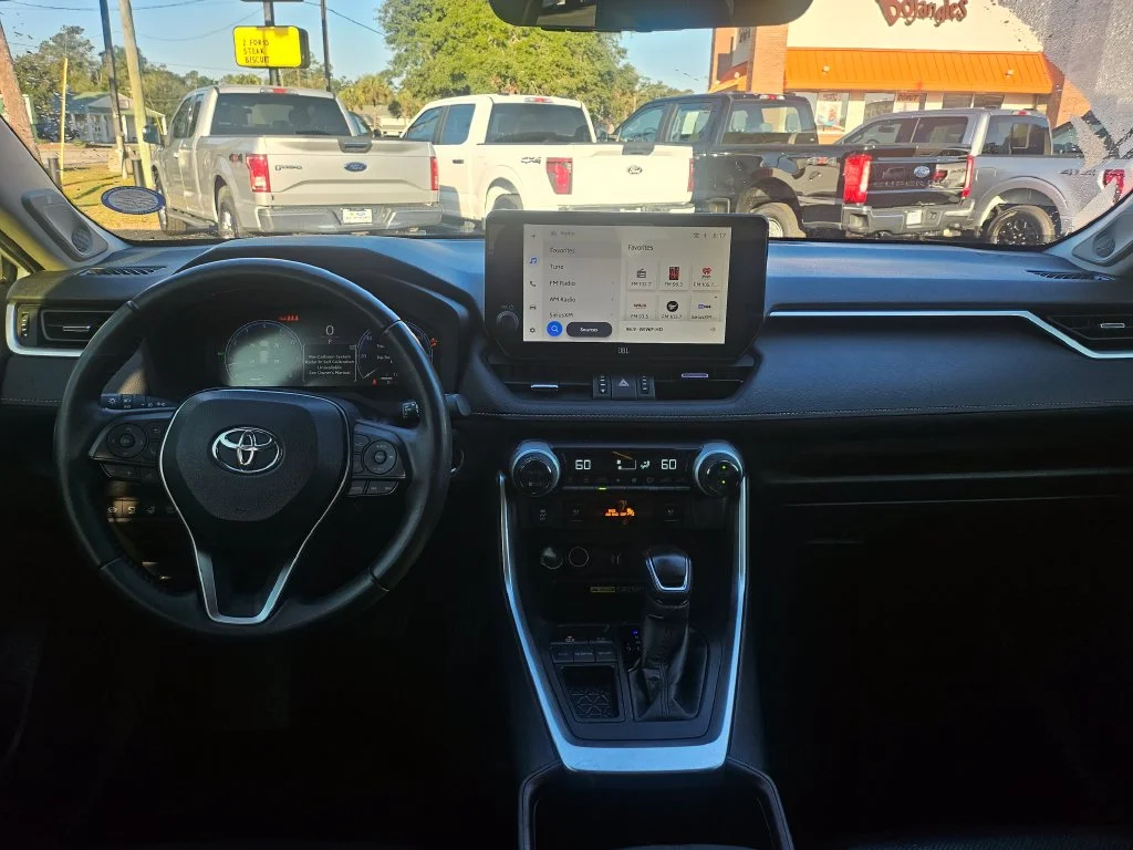 Used 2023 Wind Chill Pearl Toyota Limited image 5
