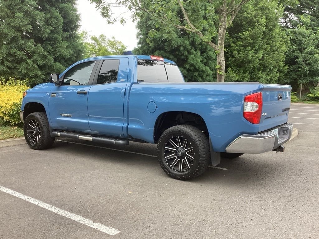 Used 2019 Blue Toyota SR5 image 9