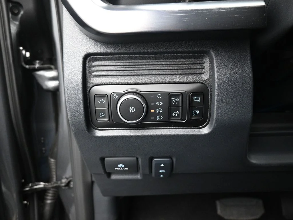 New 2026 Carbonized Gray Metallic Ford Lariat image 13