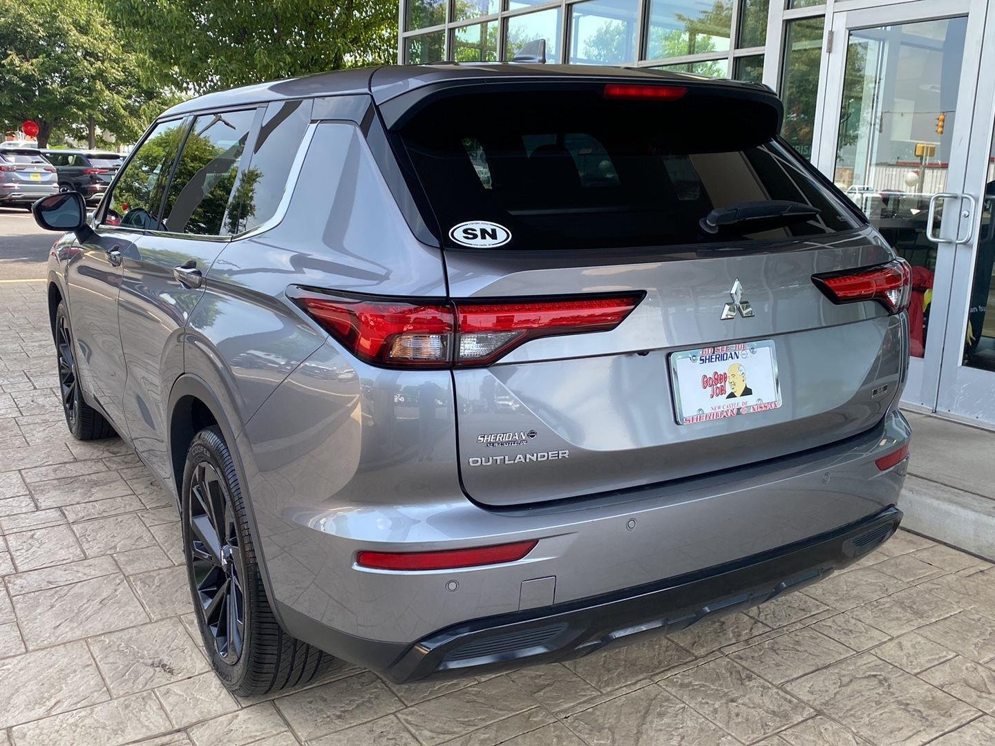Used 2023 Mercury Gray Metallic Mitsubishi SE Black Edition image 5