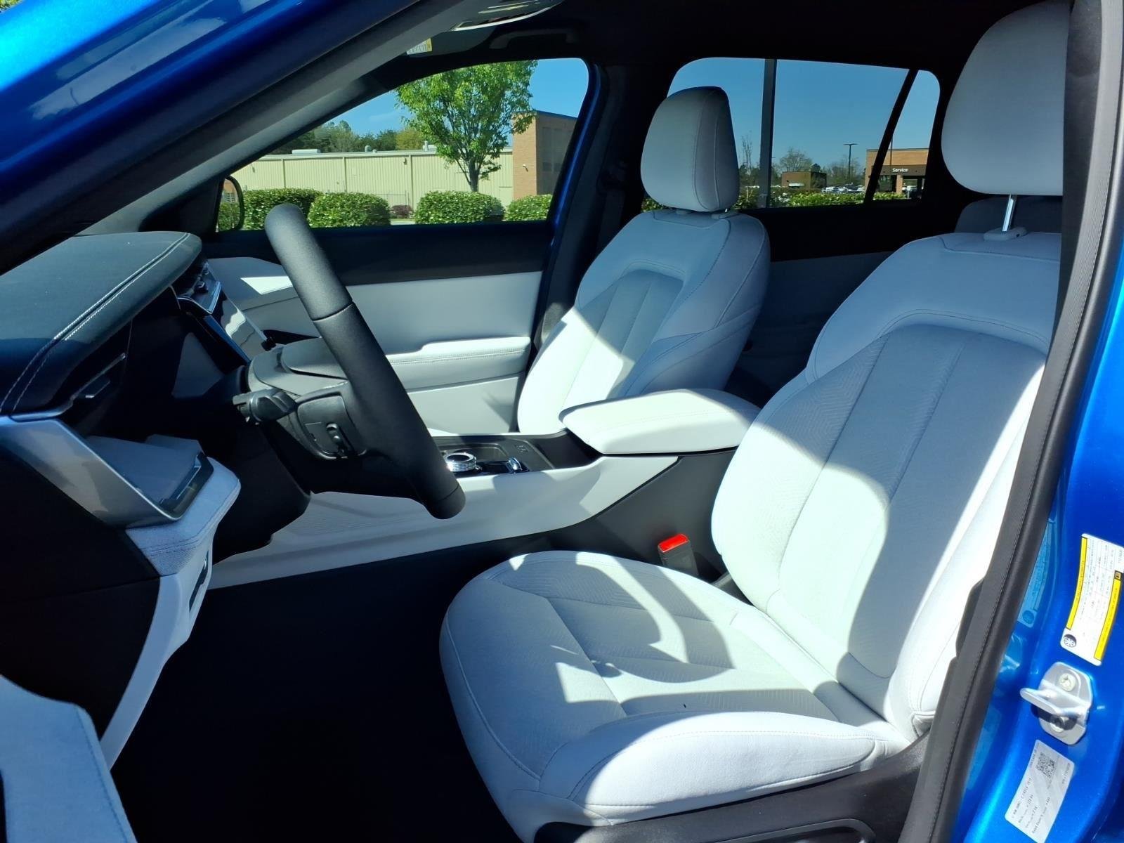 New 2026 Hydro Blue Pearl-Coat Exterior Paint Jeep  image 17