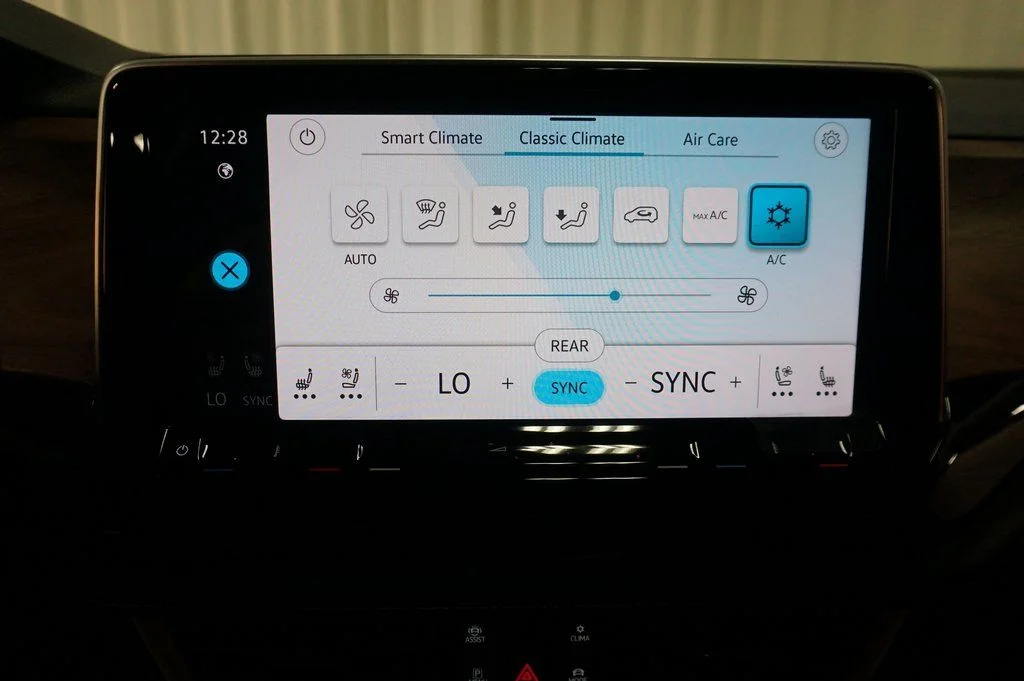 New 2026 Green Volkswagen 2.0T SE w/Technology image 18