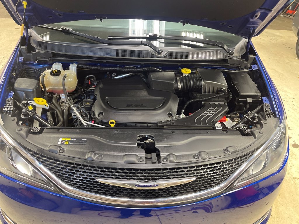Used 2020 Blue Chrysler Touring image 3