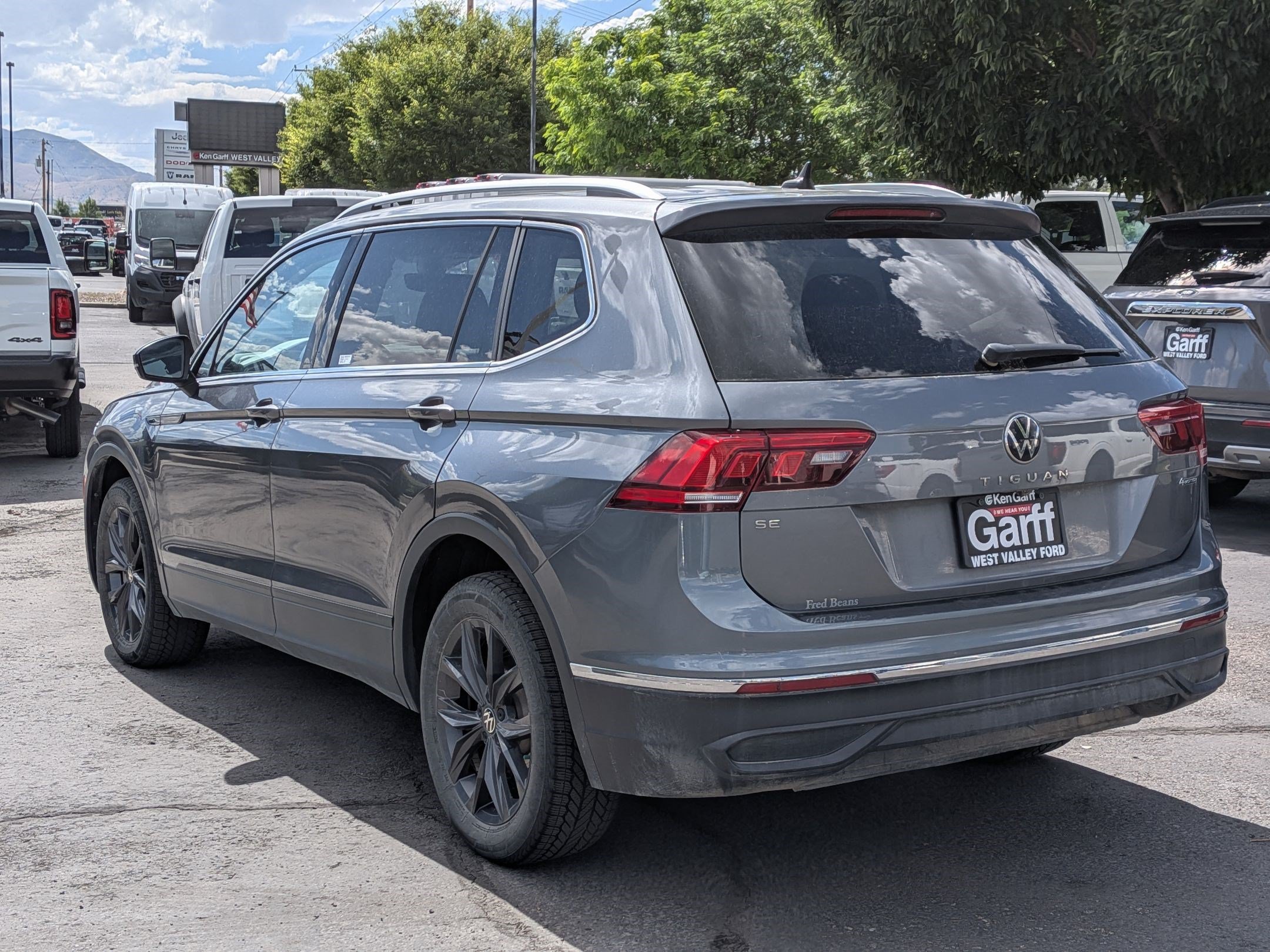 Used 2022 Platinum Gray Metallic Volkswagen SE image 5