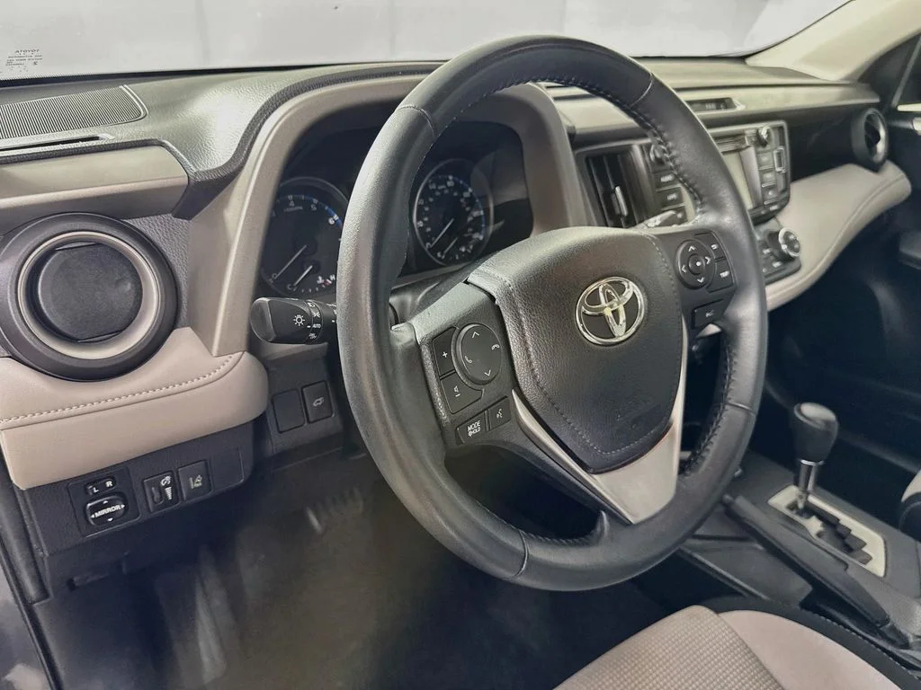 Used 2017 Gray Toyota XLE image 9
