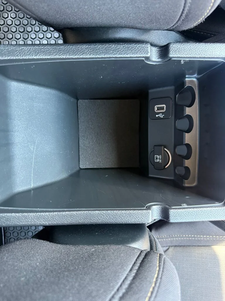 Used 2017 Red Jeep Latitude image 27
