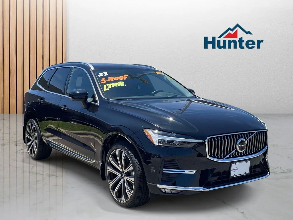 Used 2023 Onyx Black Metallic Volvo Ultimate Bright Theme image 1