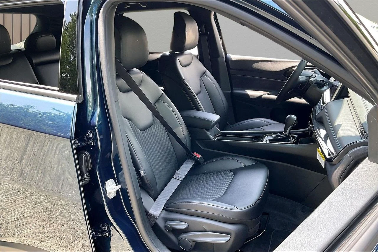 New 2026 Fathom Blue Pearl Coat Jeep Latitude image 18