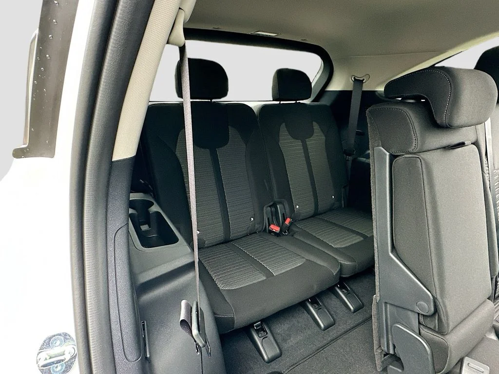 New 2026 Glacial White Pearl Kia LX image 24