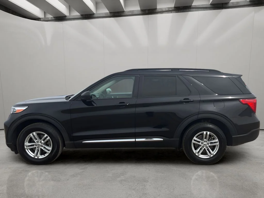 Used 2021 Agate Black Metallic Ford XLT image 2