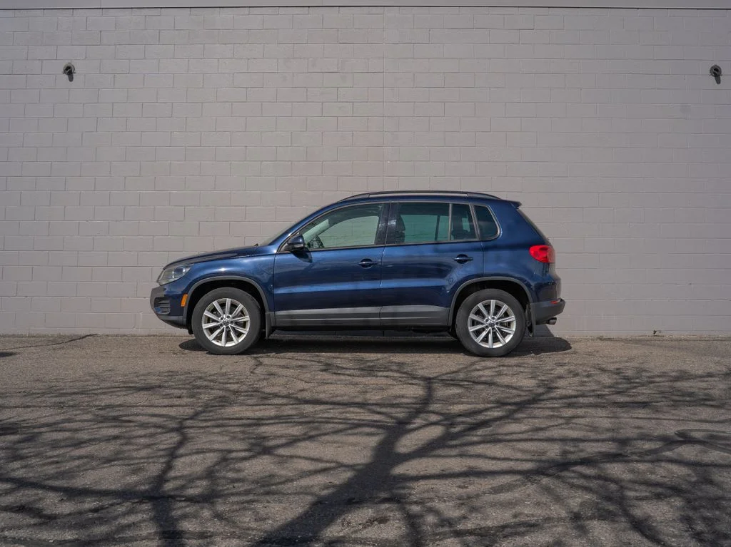 Used 2015 Blue Volkswagen SE image 2