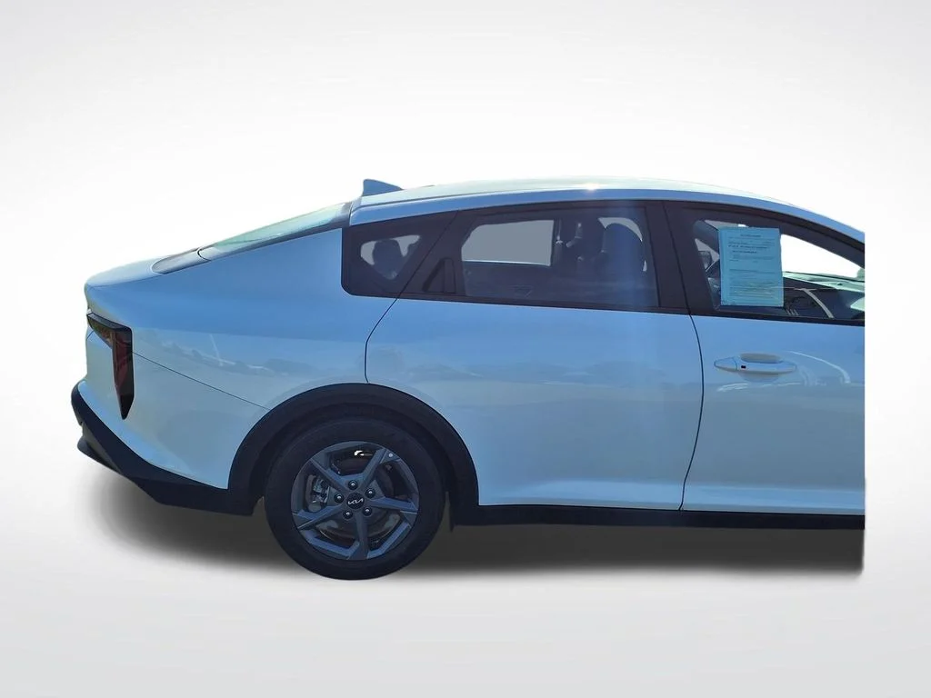 Used 2025 White Kia LXS image 19