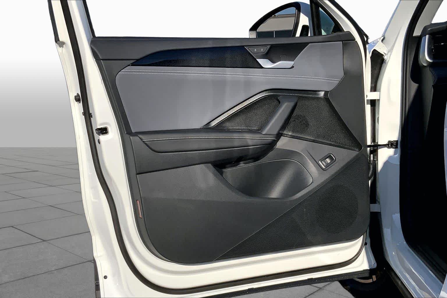 New 2026 Pure White Volkswagen SE image 10