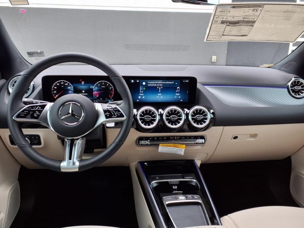 Used 2025 Polar White Mercedes-Benz GLA 250 image 13
