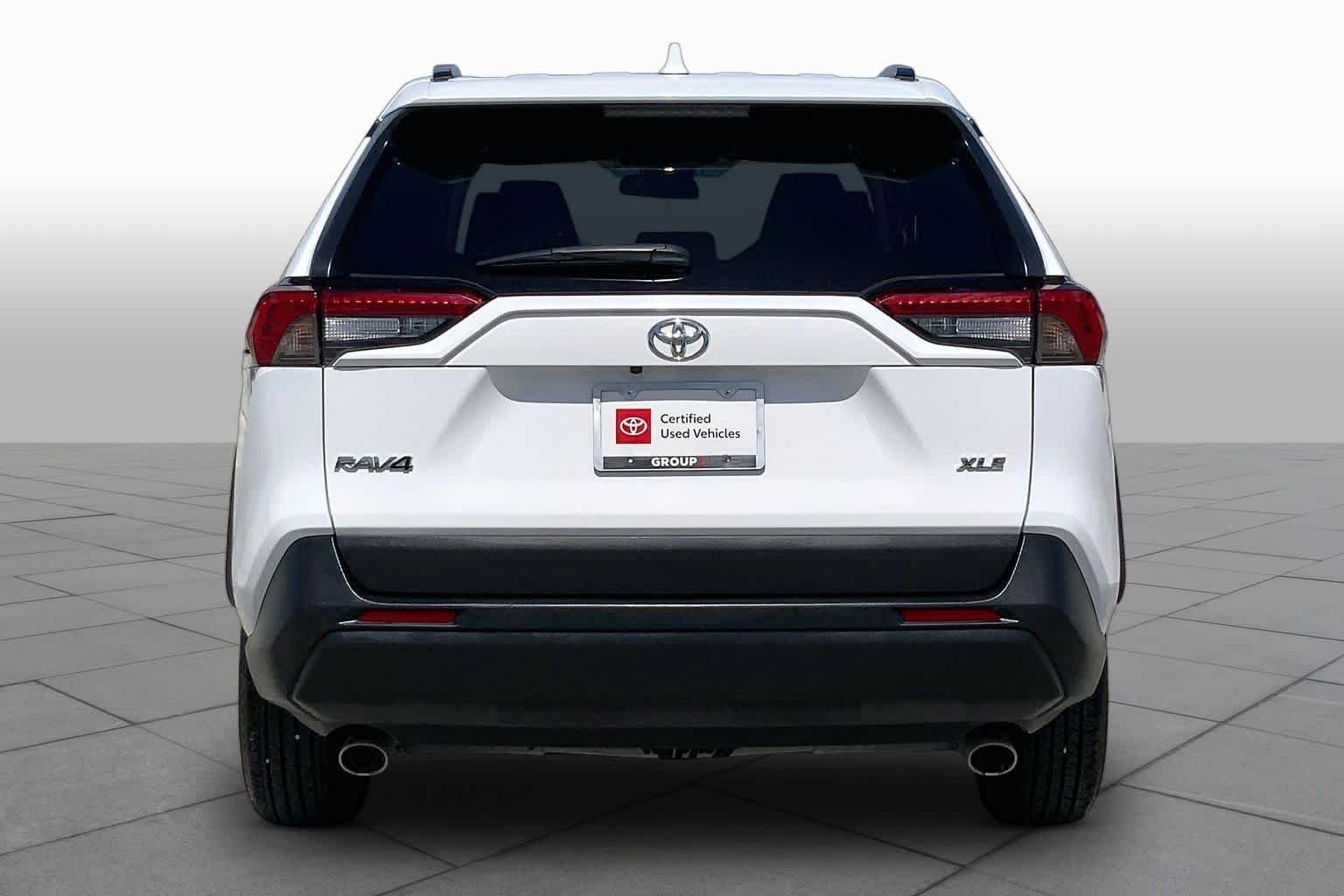 Used 2025 Ice Cap Toyota XLE image 5