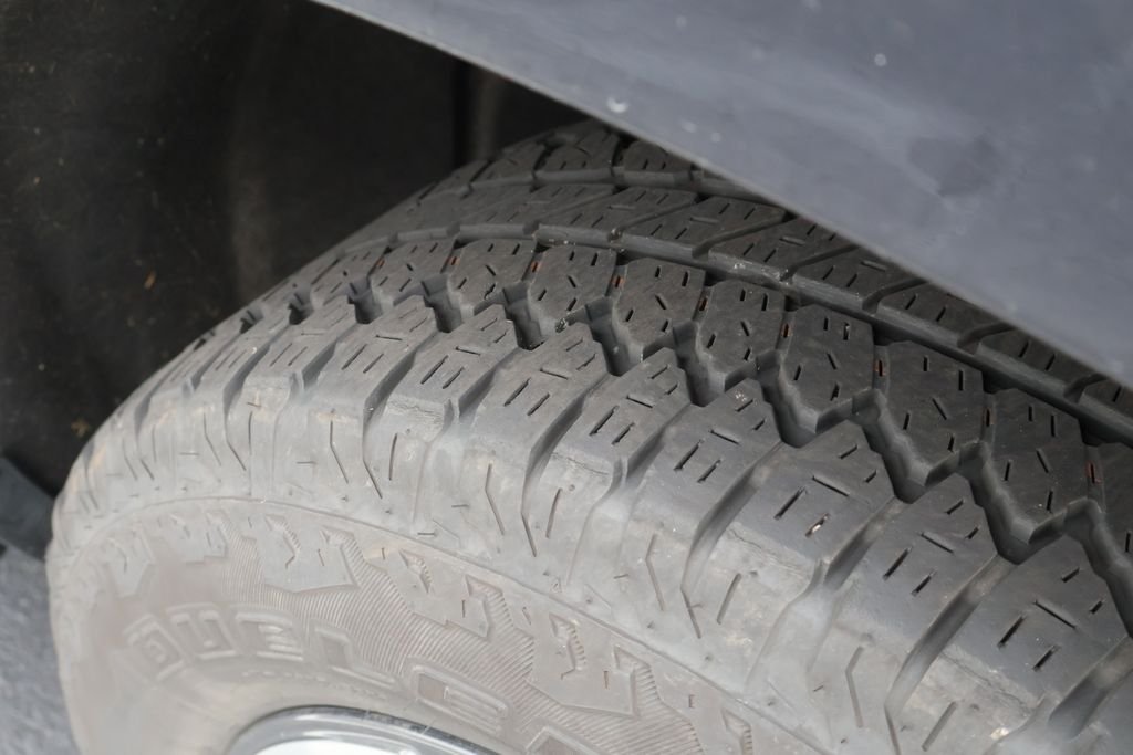 Used 2022 Blue Chevrolet Z71 image 9