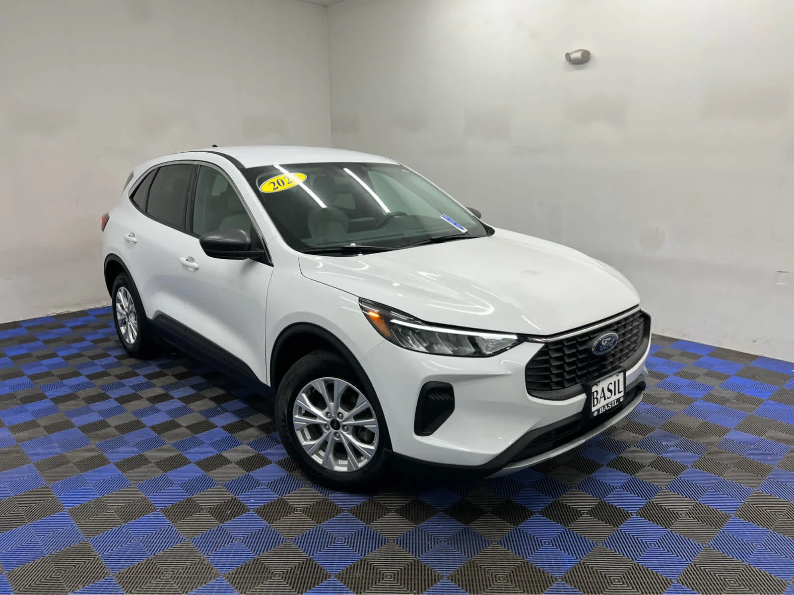 Used 2023 Oxford White Ford Active image 31
