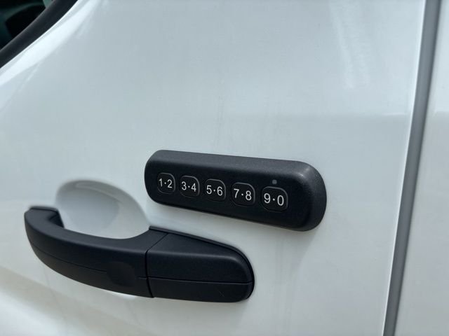 New 2024 White Ford Medium Roof Pass. XLT AWD image 12