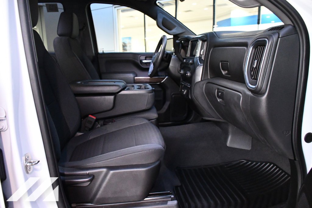 Used 2020 IRIDESCENT PEARL TRICOAT Chevrolet RST image 27