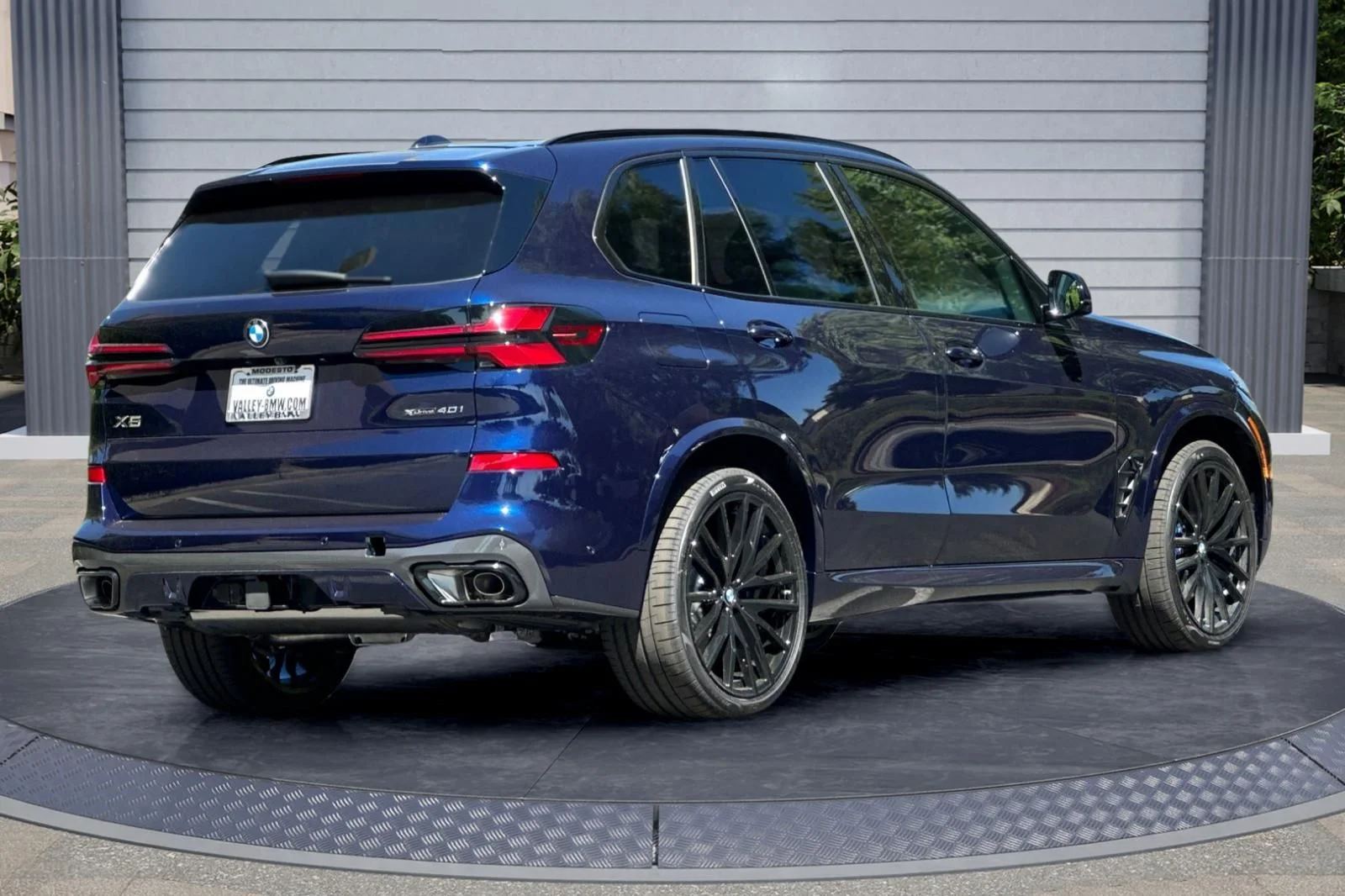 New 2026 Tanzanite Blue II Metallic BMW xDrive40i image 4