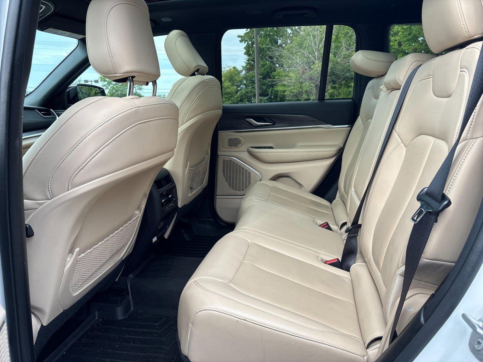 Used 2023 Bright White Clearcoat Jeep Limited image 32