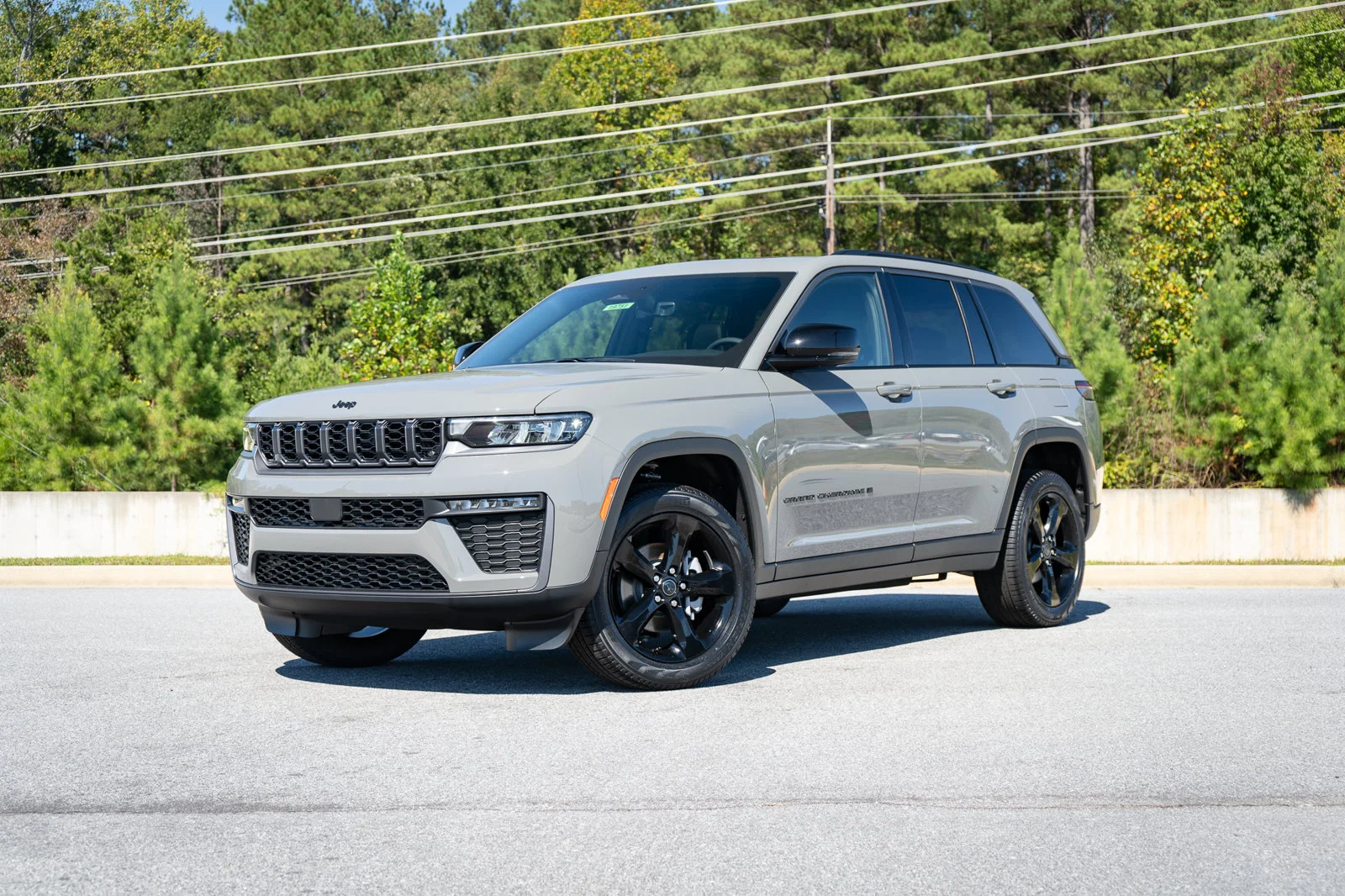 New 2027 Sting-Gray Clear-Coat Paint Jeep Limited image 1