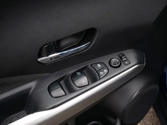 Used 2019 Blue Nissan SV image 16