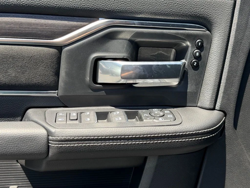 New 2026 Granite Crystal Metallic Clear-Coat Exterior Paint RAM Laramie image 18
