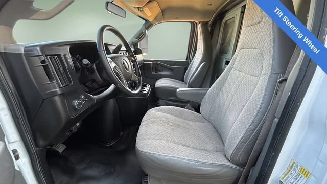 Used 2019 SUMMIT WHITE Chevrolet CUTWAY image 17