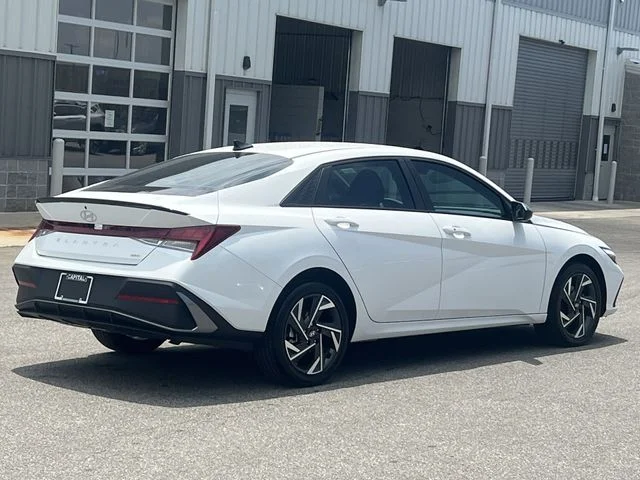 Used 2025 White Hyundai SEL Sport image 13